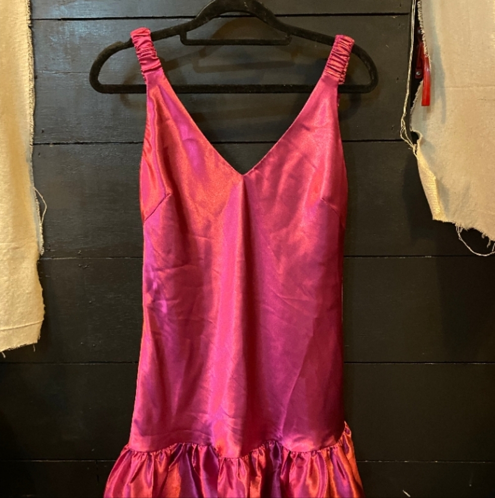 ✨ HEMLINE ✨ CUTE Mini Satin Dress